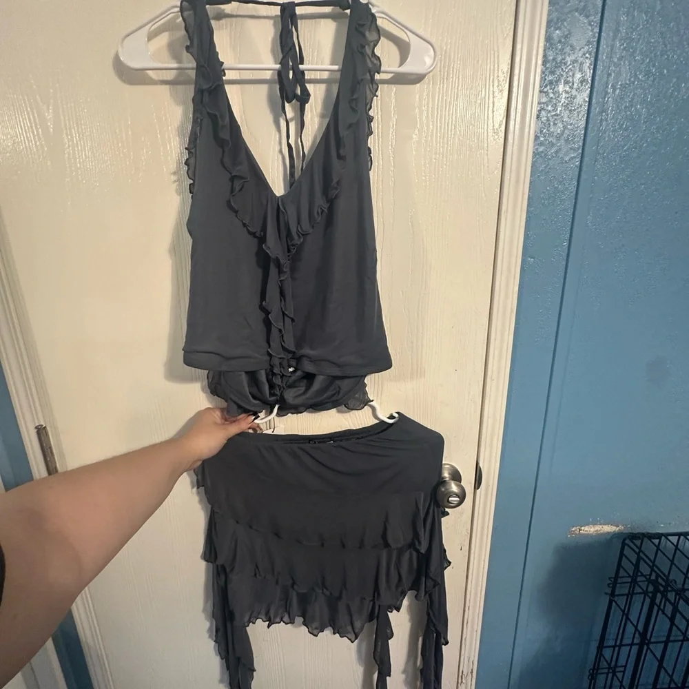 PrettyLittleThing Navy Ruffled Matching Set - Picture 3 of 5